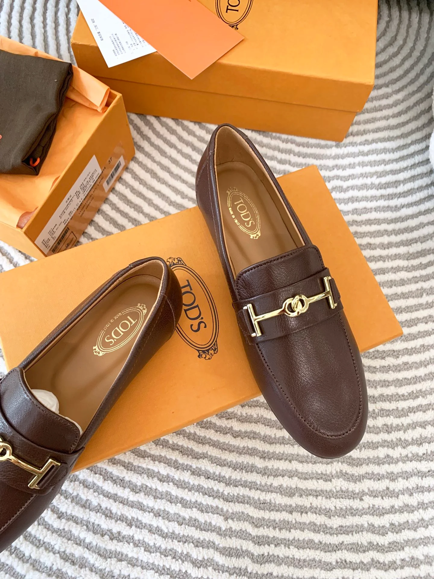 Новинка 2023 года от Tods - Лоферы - Темно-коричневые