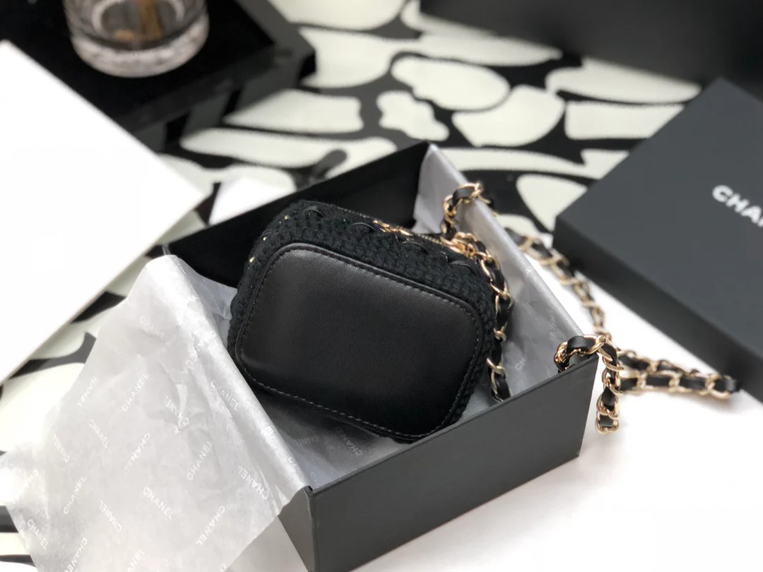 Новинка весеннего сезона 2022 года от Chanel - Woven Box - Черный