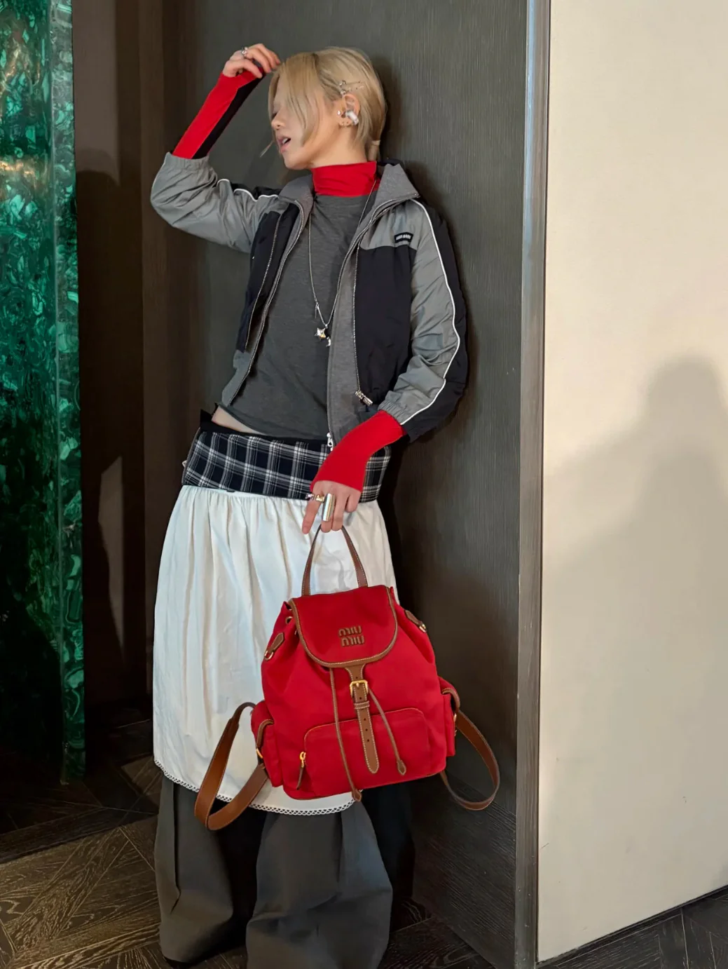 Рюкзак Miu Miu из канваса и кожи — красный (образ представлен отдельно)
