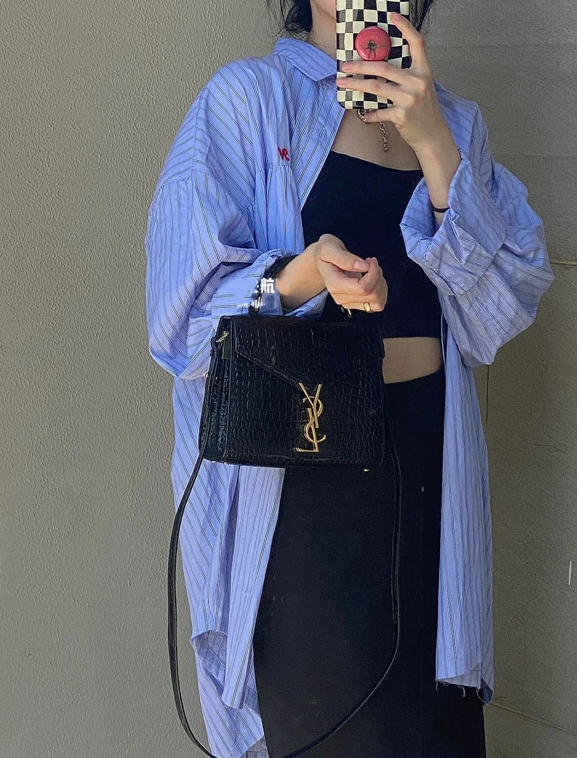 YSL Cassandra 20 см, маленький размер, крокодиловая кожа, черный цвет - на фото.