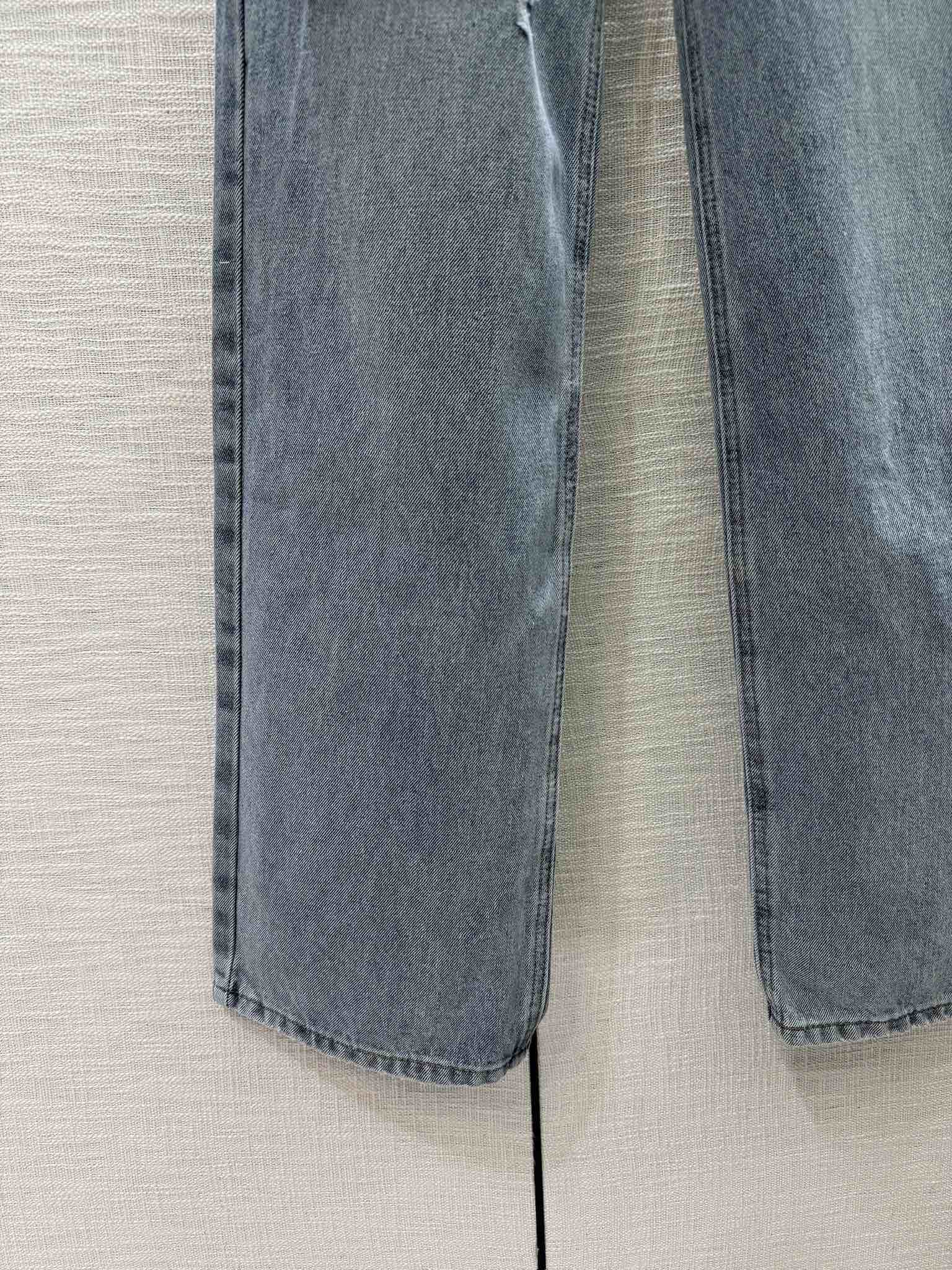 Джинсы Miu Miu 2404 с высокой талией и рваными элементами