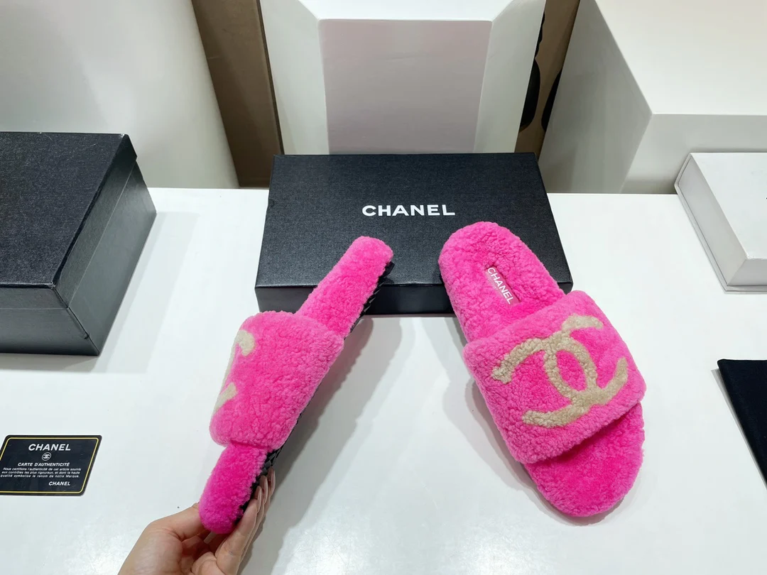 Классические осенние домашние тапочки Chanel 2022 года из овечьей шерсти, бестселлер – розовые.