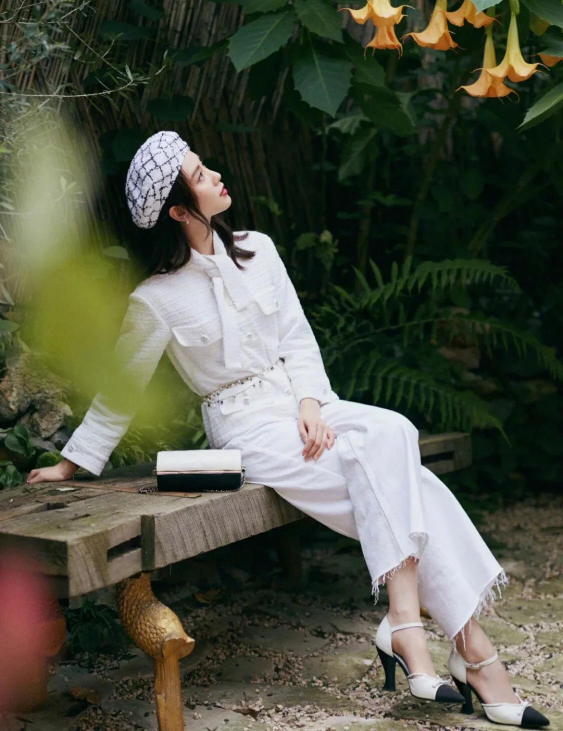 Вечерняя сумочка Chanel из коллекции Métiers d'Art 2020, черно-белая.