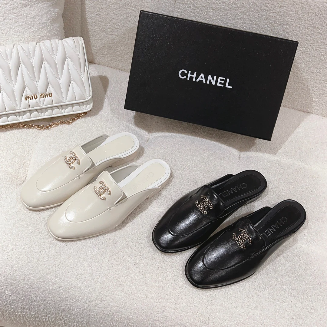 Лоферы/слипоны Chanel - черные