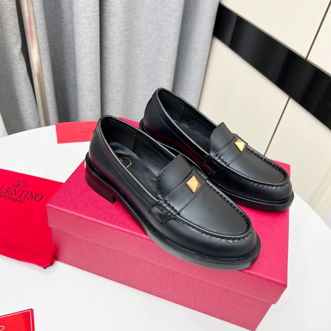 Valentino - Новинка весны 2022 года - Лоферы на платформе