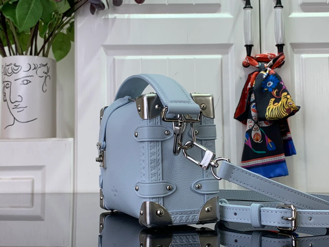 m83080-LV-side-trunk-pm chain bag-blue