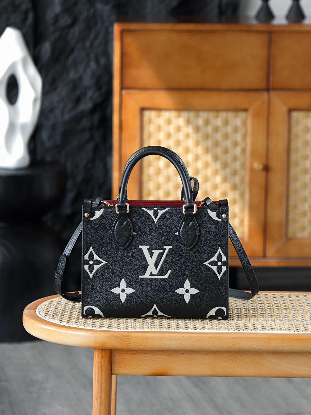 LV-m45659-onthego Маленький - Черно-белый