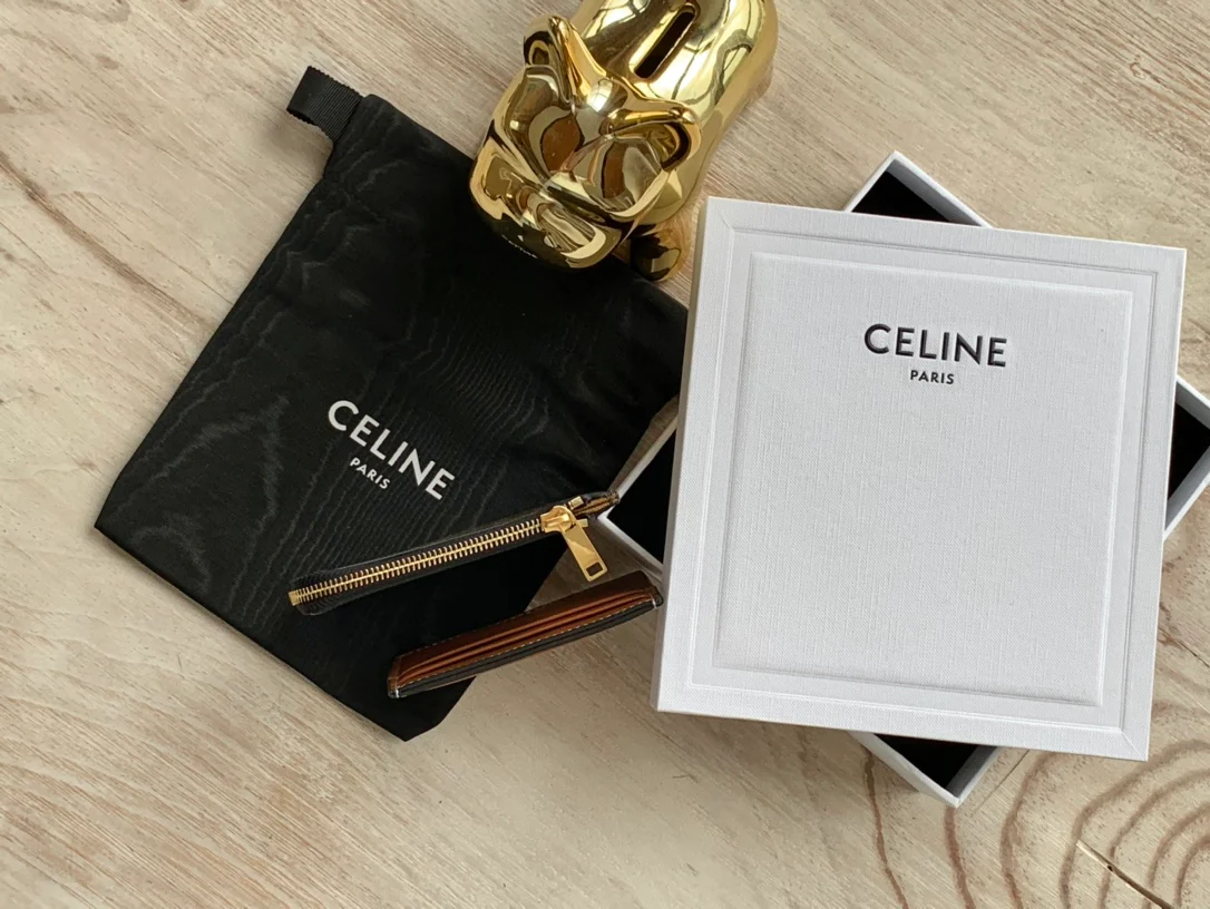 Карман на молнии из искусственной кожи Celine Triomphe и съемный держатель для карт из овечьей кожи