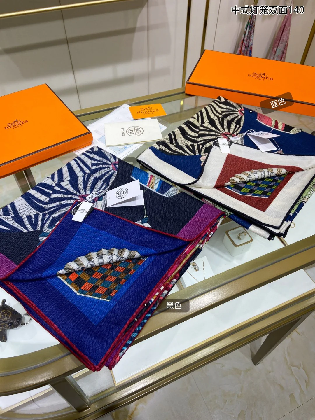 Двусторонний квадратный шарф Hermes ?Китайский фонарь? — 140 см — 70% кашемир — 30% шелк — 1 шт.