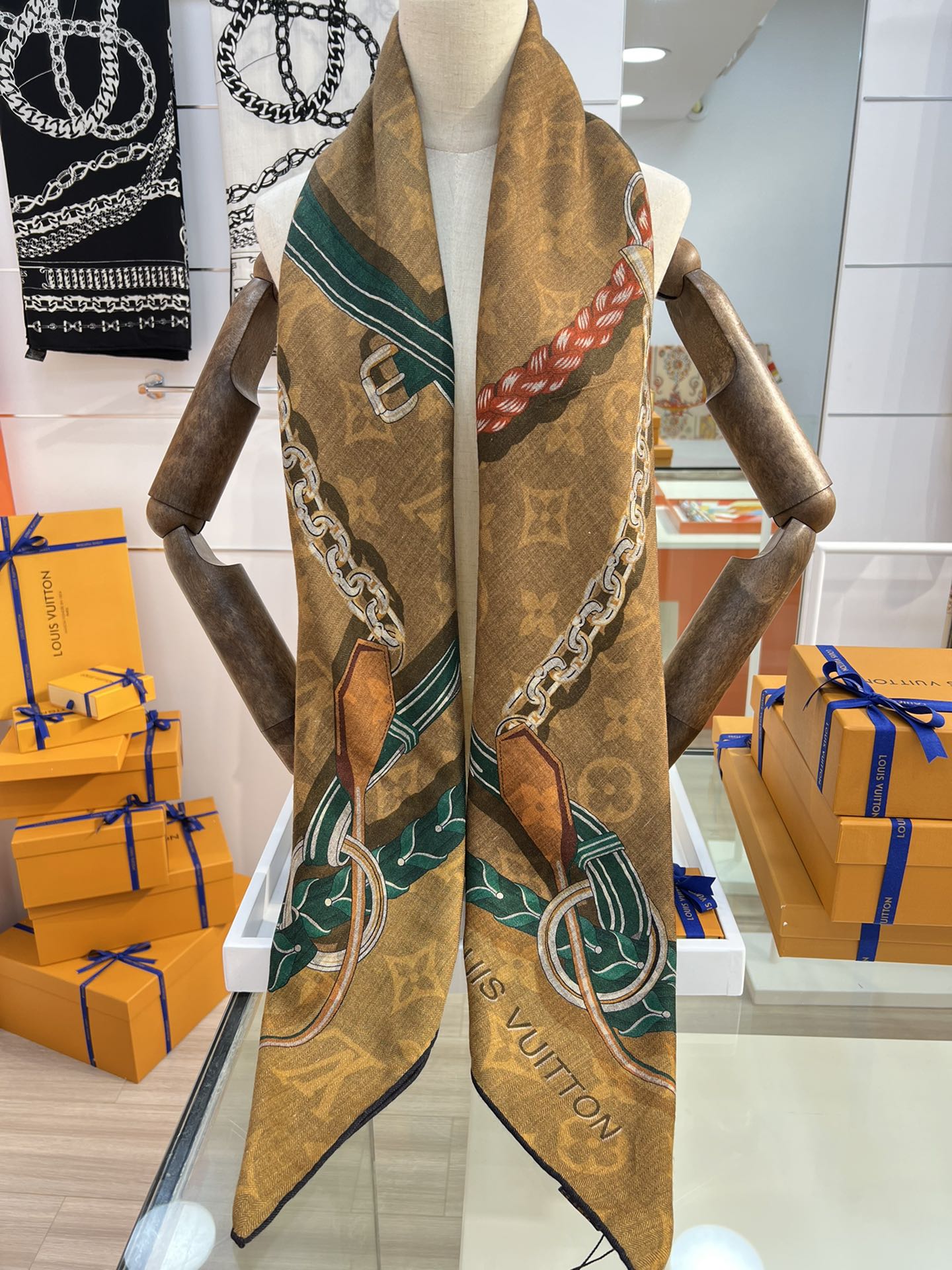 Большой двусторонний бархатный платок LV - 140 см - 003