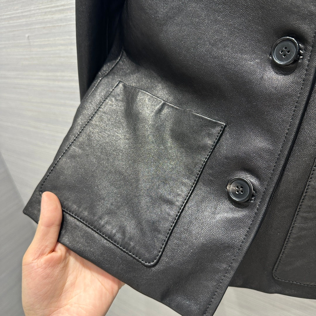 Miu Miu - 2404 - Кожаная куртка в стиле преппи - Черная