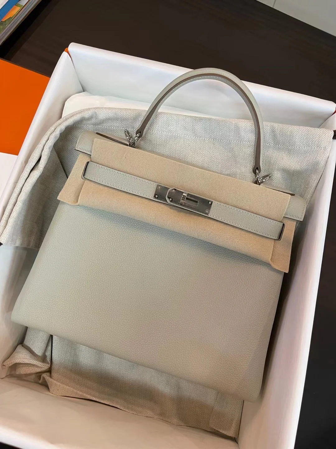 Hermes Kelly 28 Togo - Жемчужно-серый - Серебряная пряжка