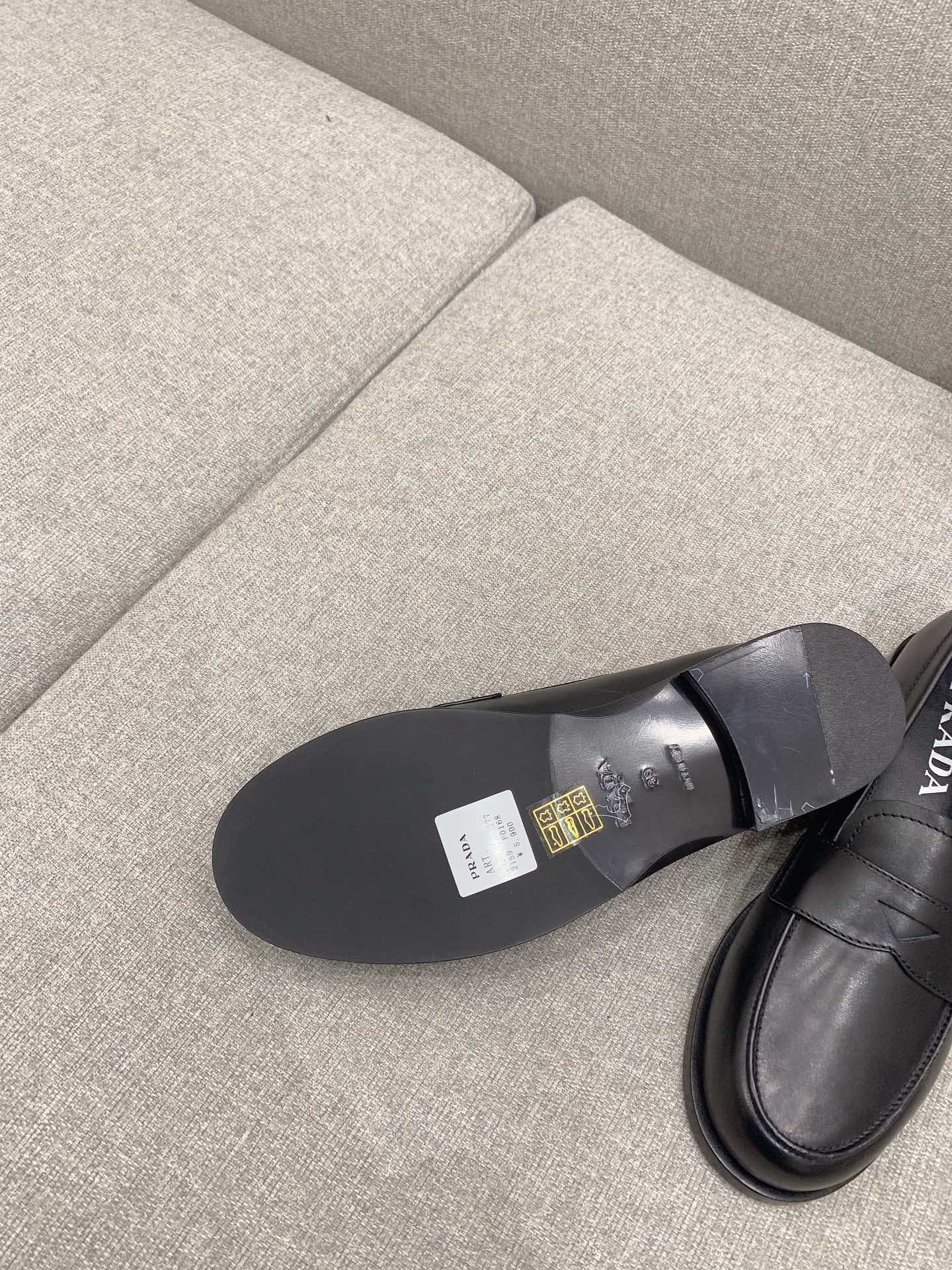 Обувь Prada - плоские лоферы Prada