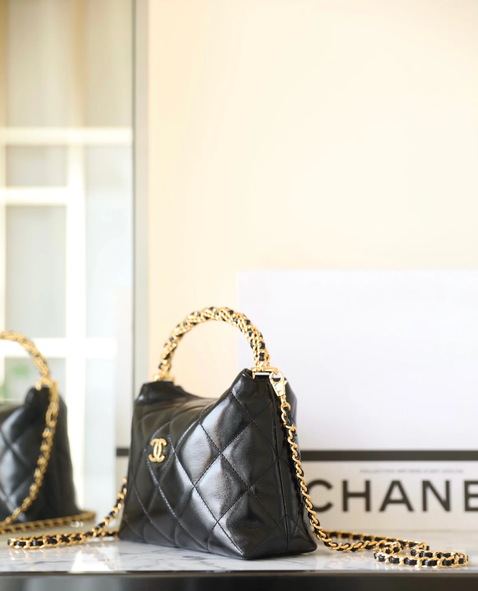 Сумка-хобо Chanel с витой ручкой - черная