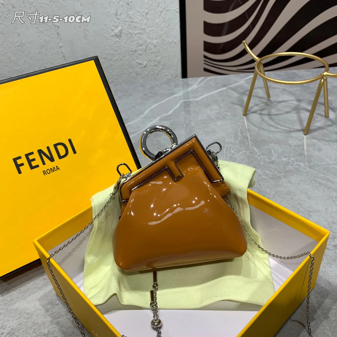 Мини-сумочка Fendi First в лакированном карамельном цвете.