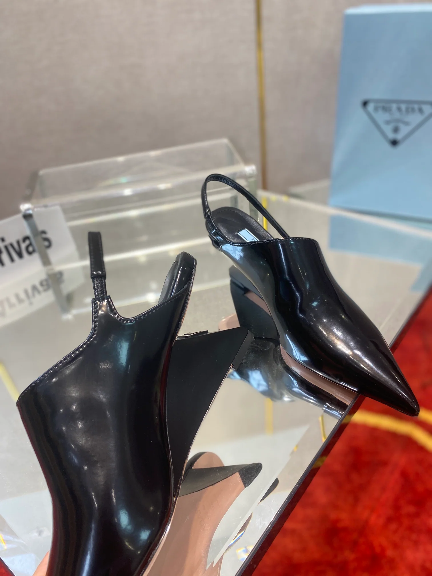 Туфли Prada - туфли Prada с острым носком на низком каблуке - черные