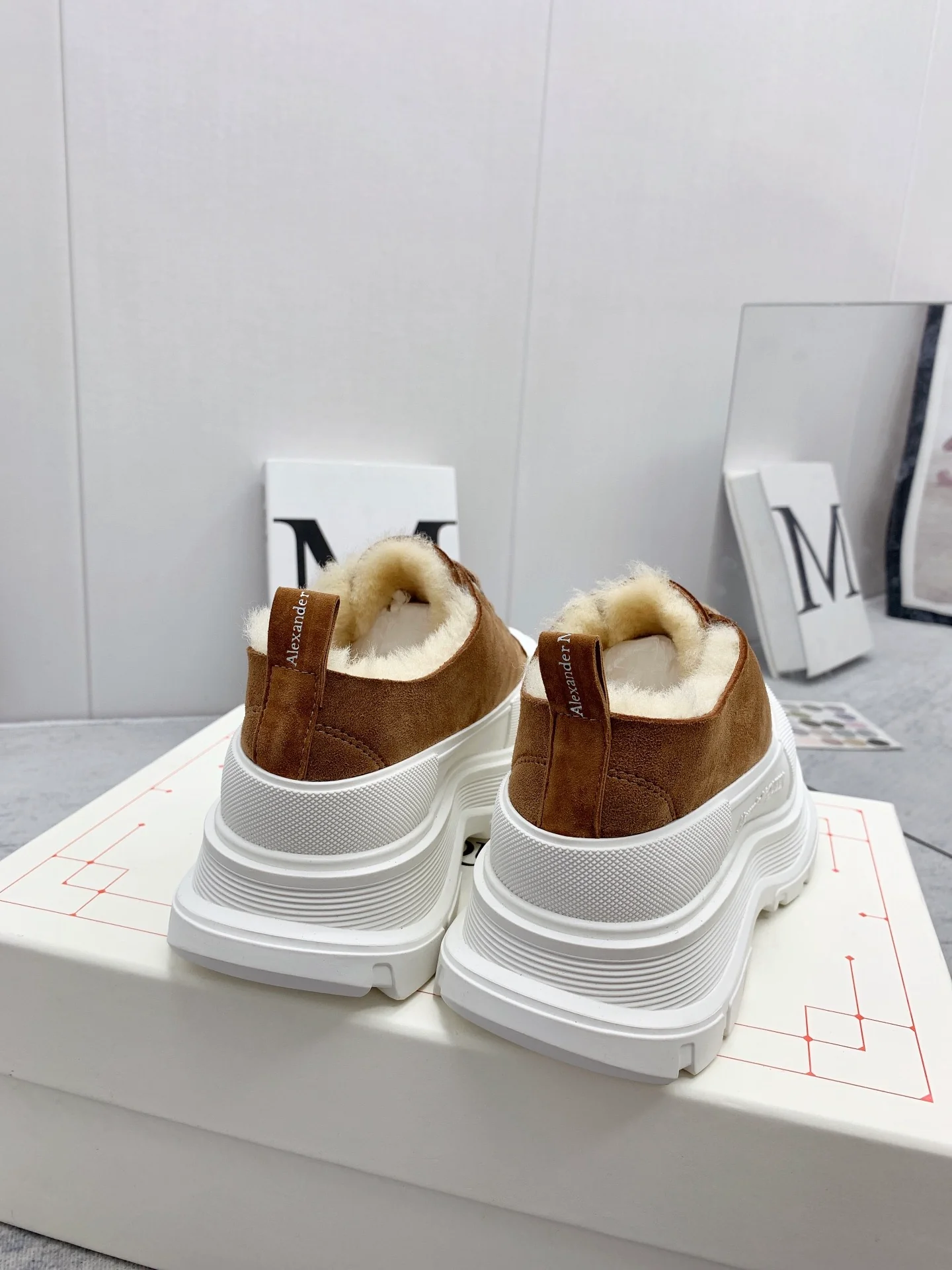 McQueen - Кроссовки с меховой отделкой - Модель унисекс