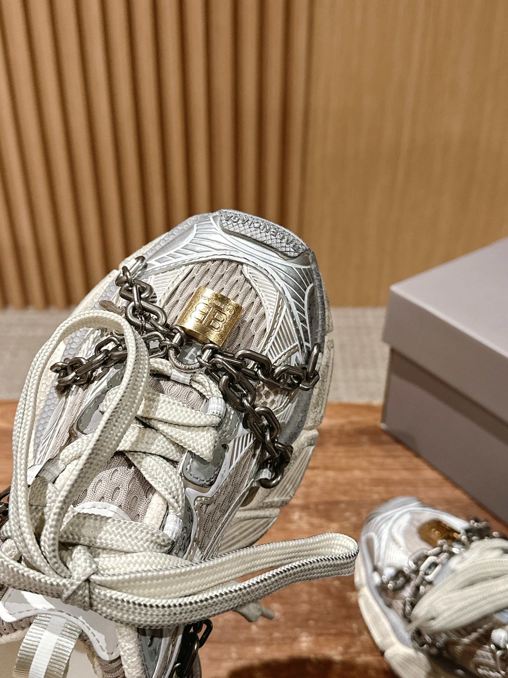 Массивные кроссовки Balenciaga — парный стиль — серебристые