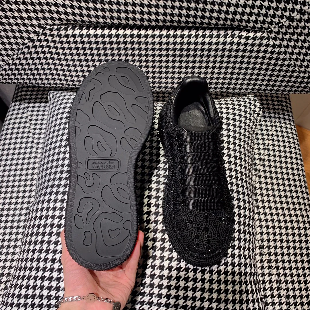 Классические белые кроссовки McQueen - черные с крупными ромбами