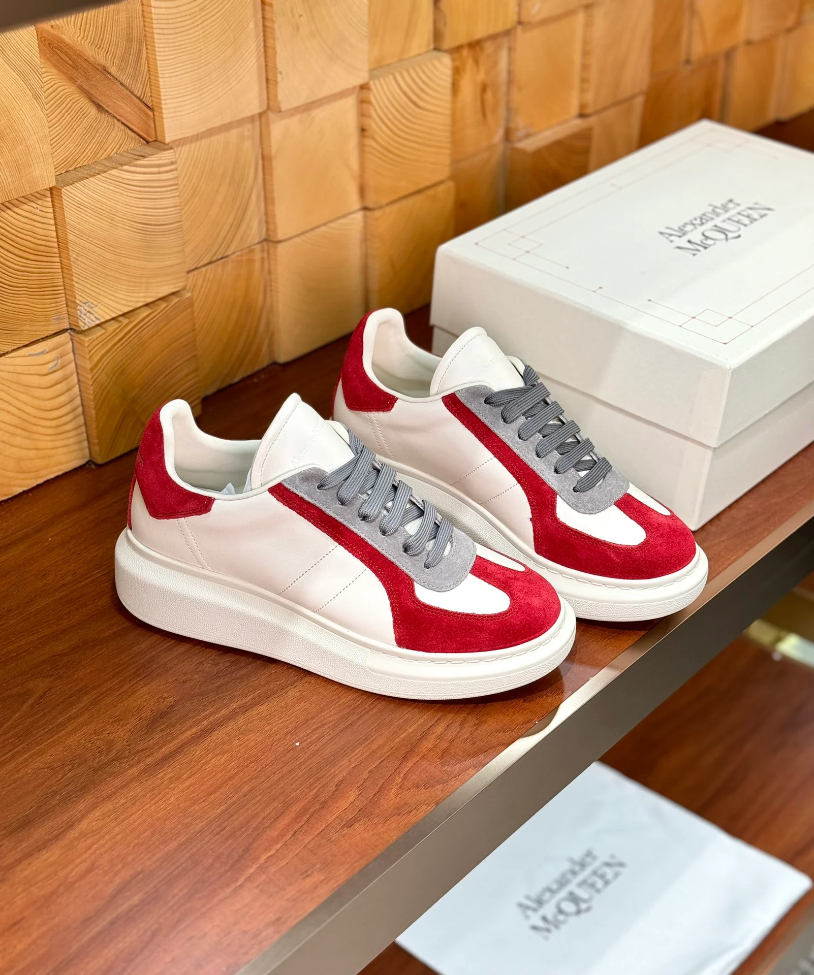 Повседневные туфли McQueen 2024 - красные