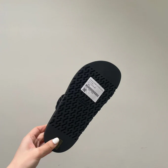 Тапочки Hermes — унисекс.