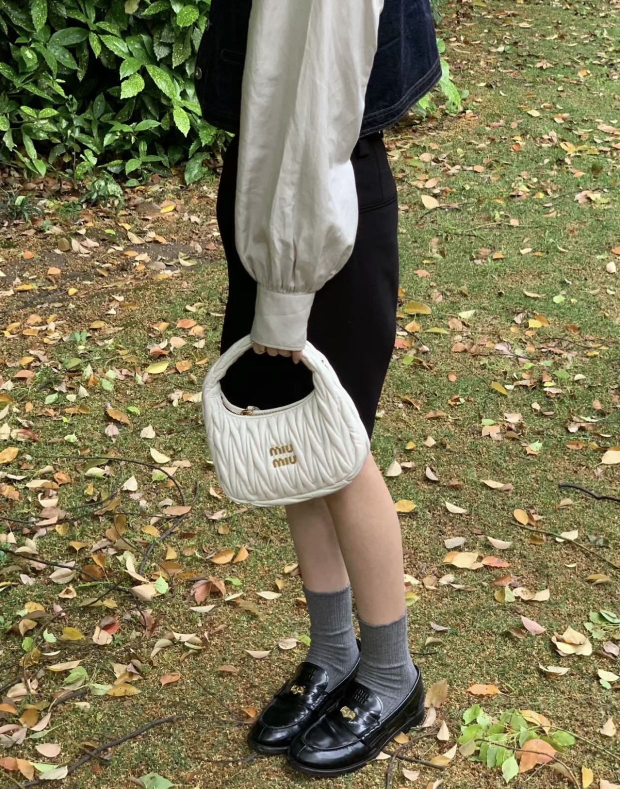 Сумка Miu Miu Wander — маленькая, из овечьей кожи — носите и делитесь с другими.