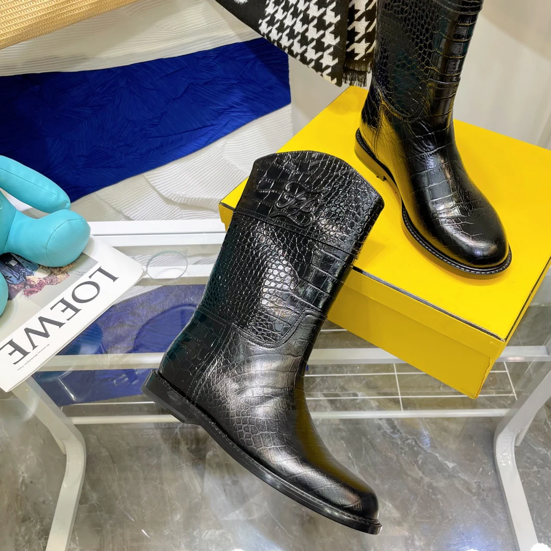 Кожаные сапоги Fendi до середины икры - черные