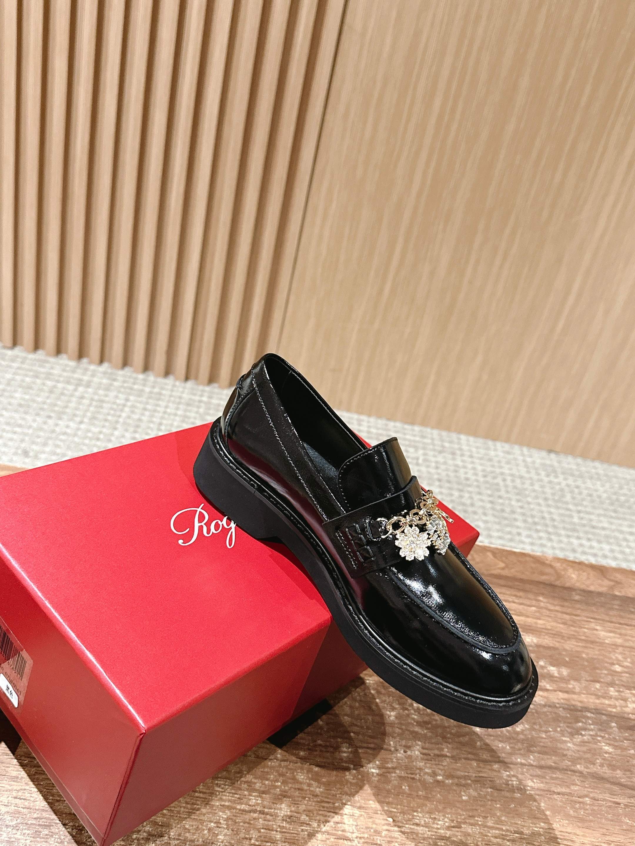 Новинка сезона весна/лето 2025 — Ботильоны на платформе.