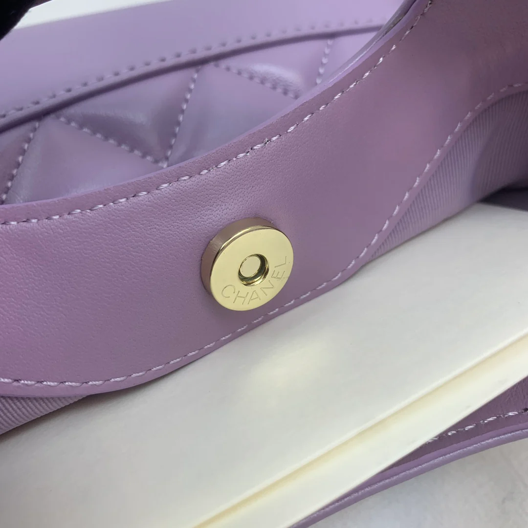 Миниатюрная сумка Chanel из овечьей кожи серии 24c31, фиолетовая.