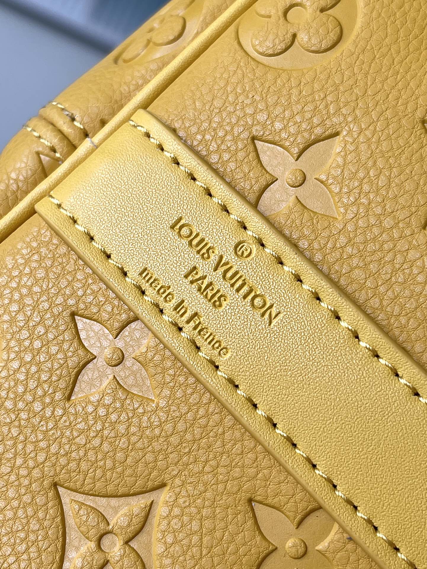 m23748-LV-keepall-bandouliere-ярко-желтая дорожная сумка