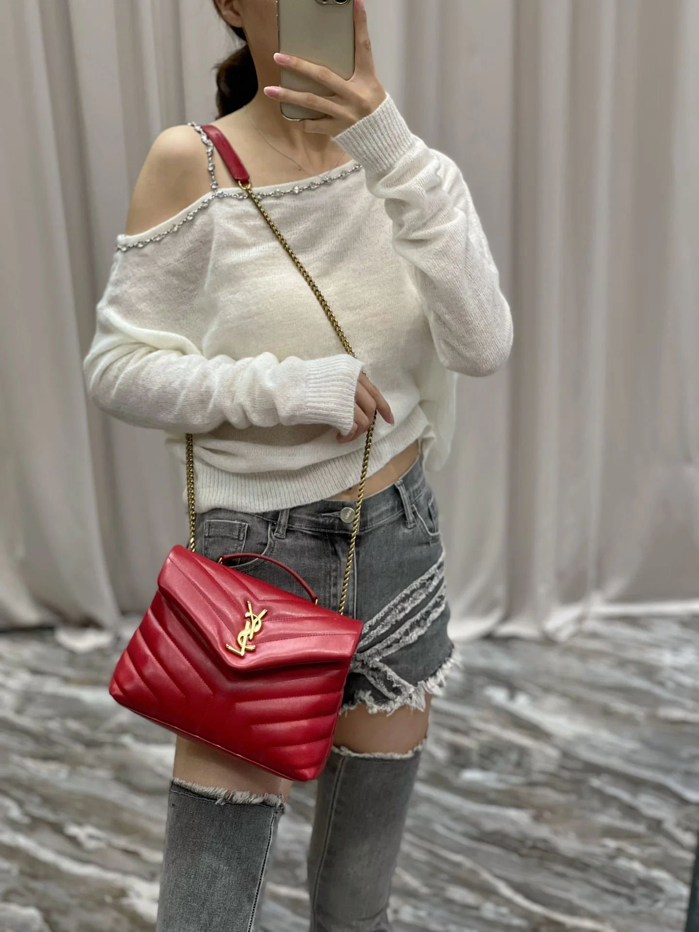 Маленькая сумка через плечо YSL Loulou - красная