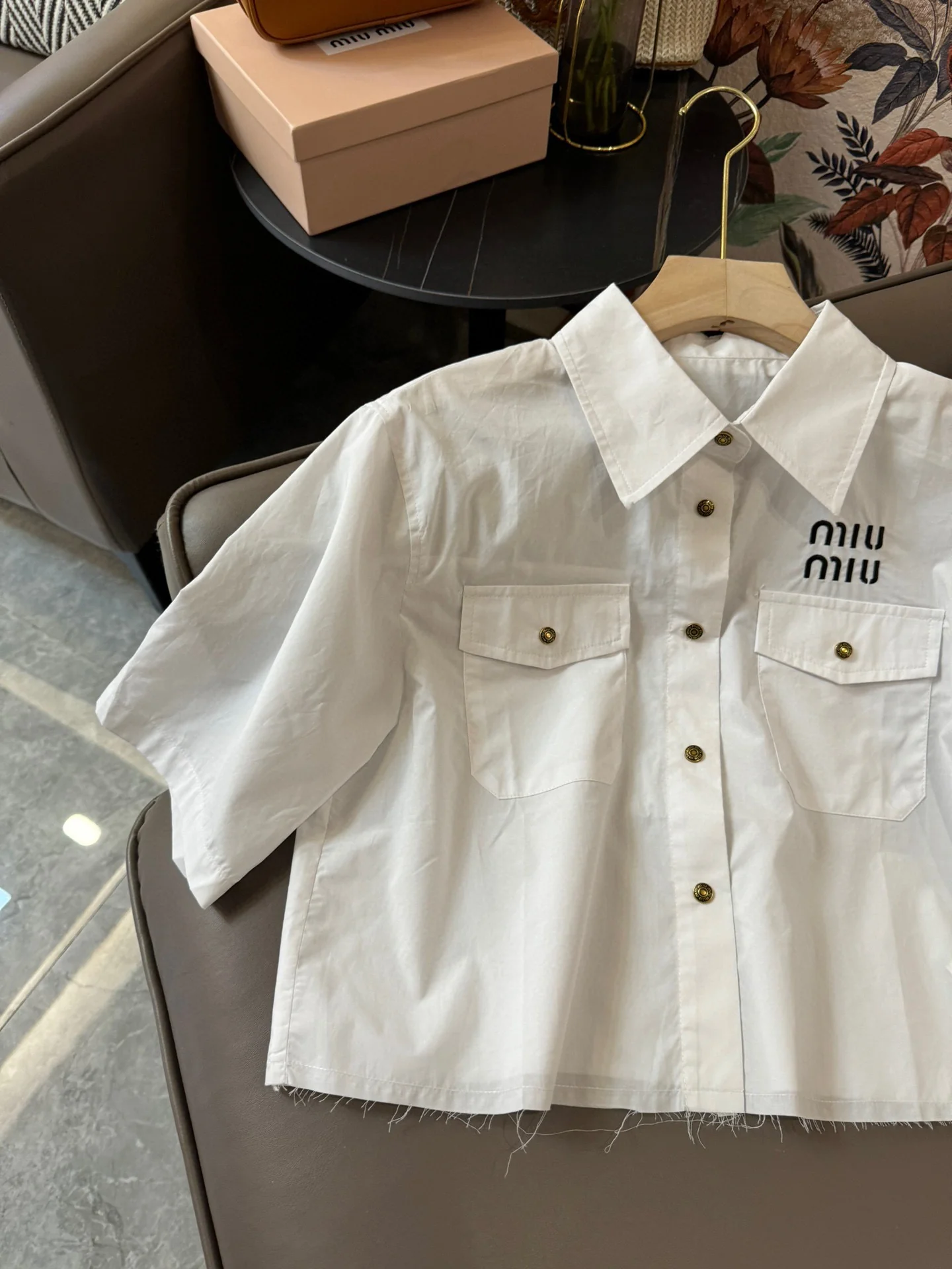 Miu Miu - 2404 - 24ss Новая футболка с коротким рукавом и вышивкой букв