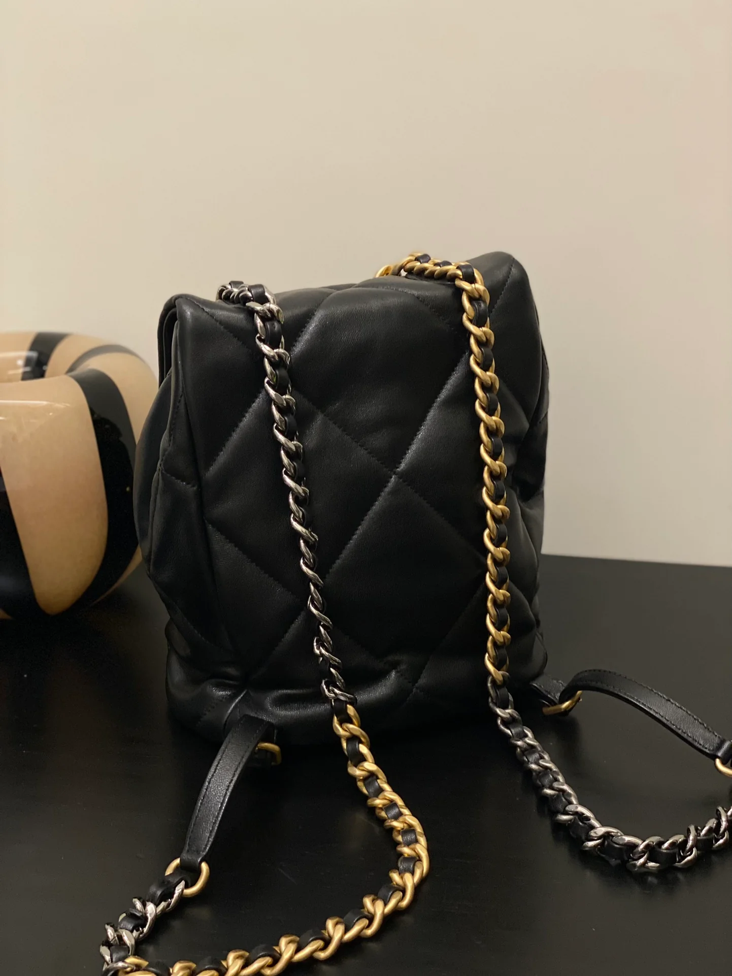 Рюкзак Chanel 24c — черный