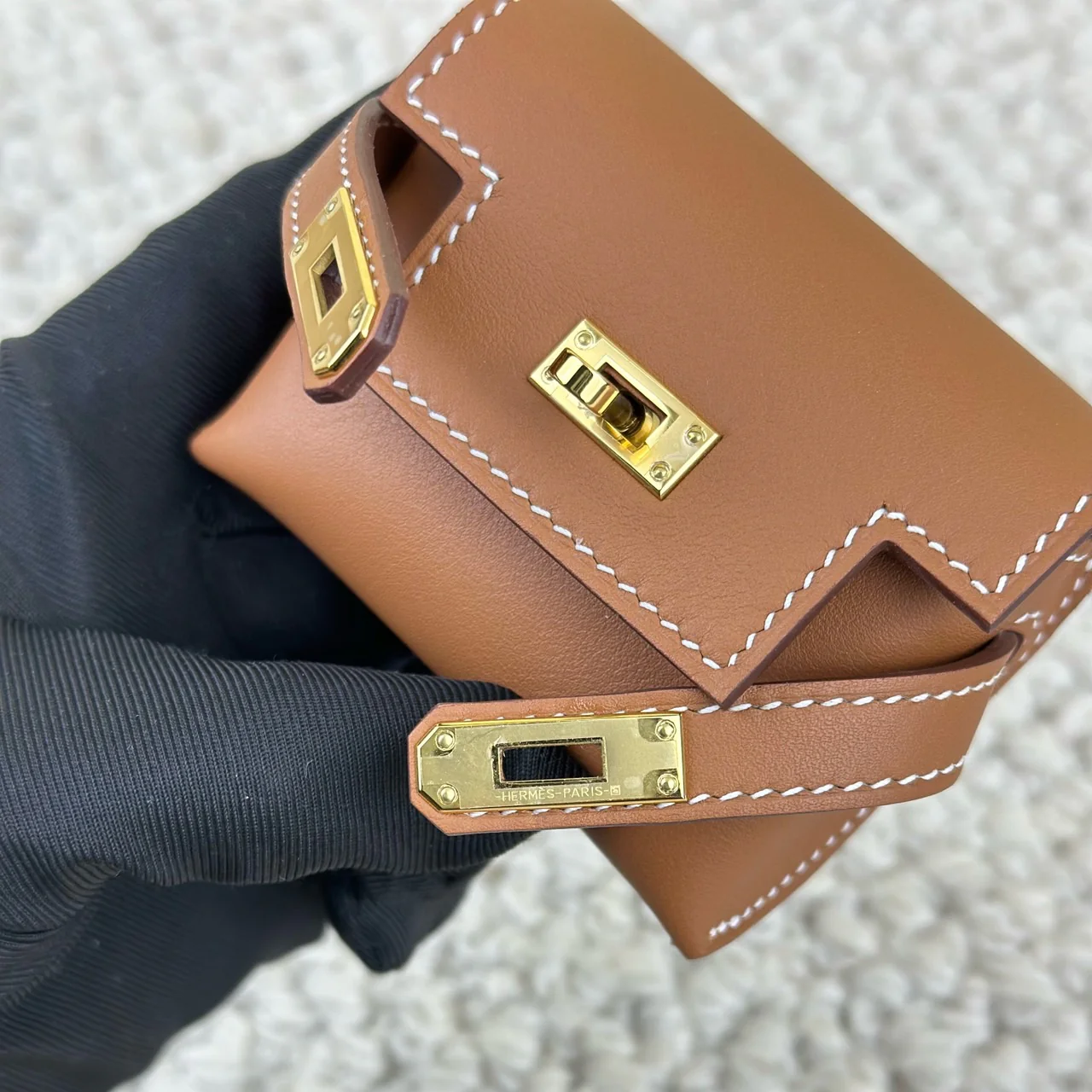 Кожа Hermes Kelly Moove Swift, золотисто-коричневая, золотая застежка.