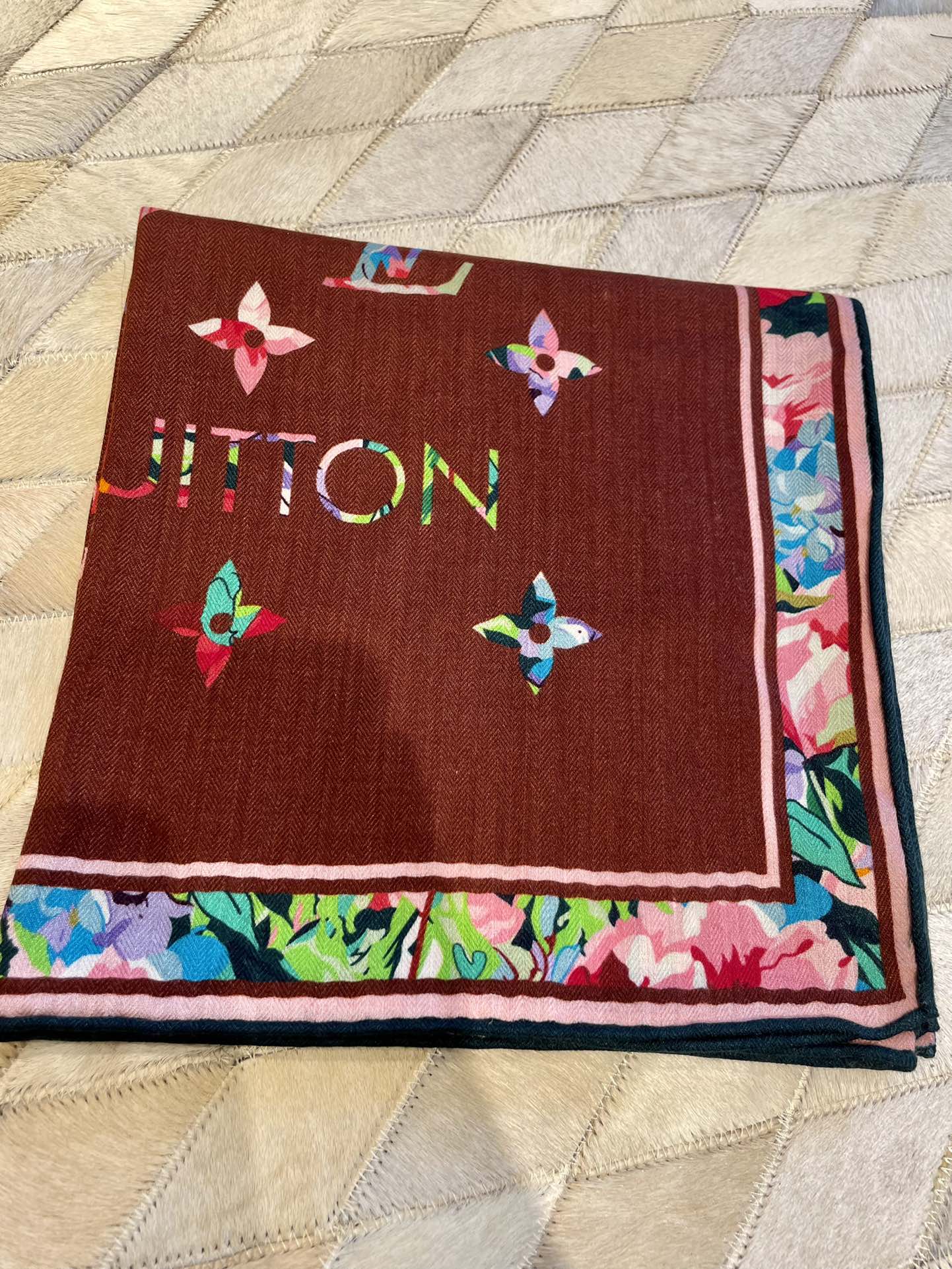 Шелковый платок LV Garden 110 см