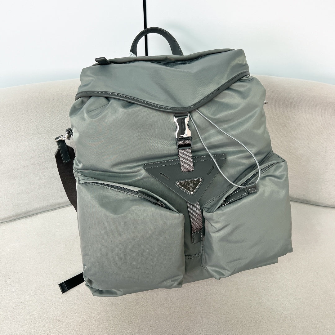 Рюкзак Prada 2VZ108, серый цвет.