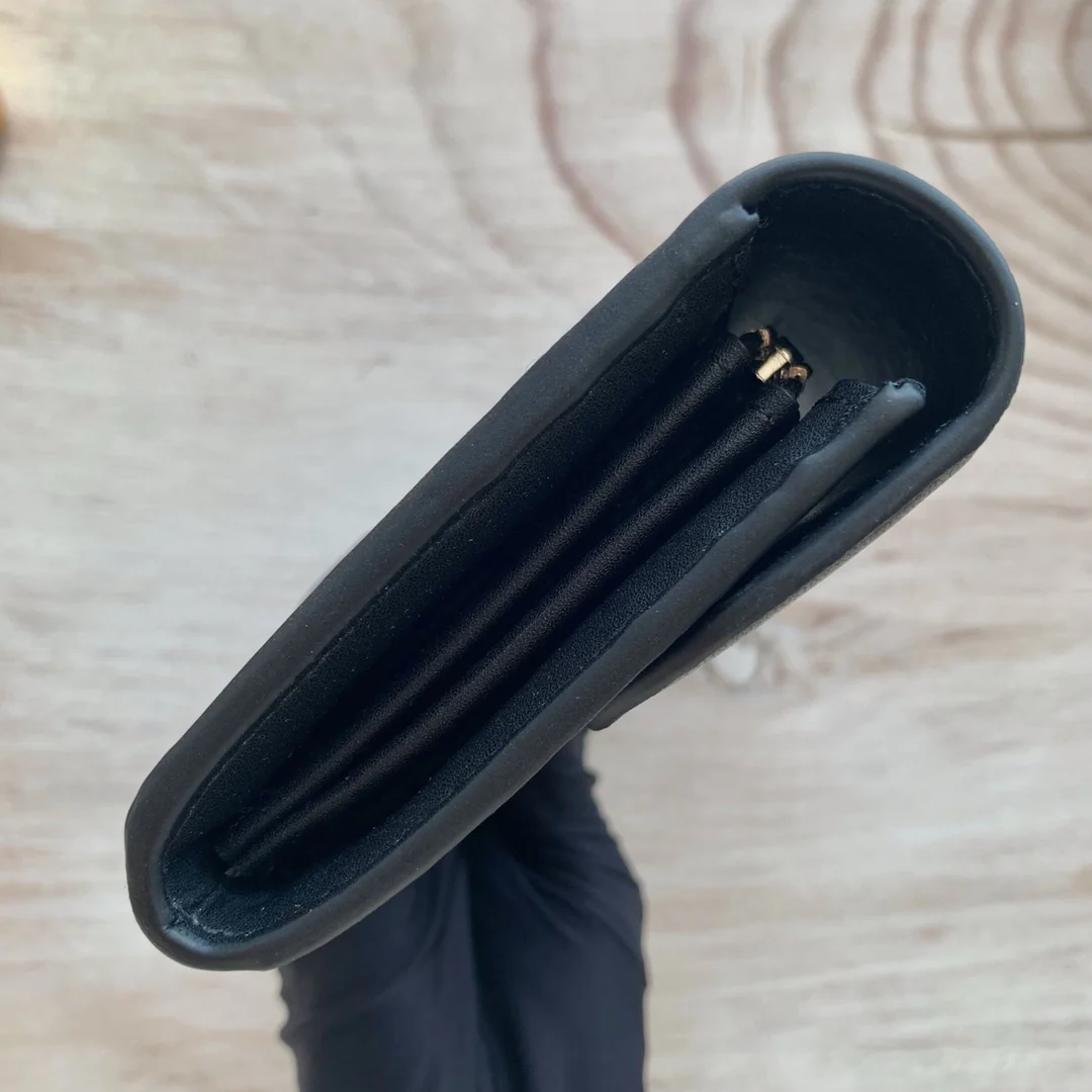 Celine TRIOMPHE 大号亮泽光滑羊皮革翻盖长夹