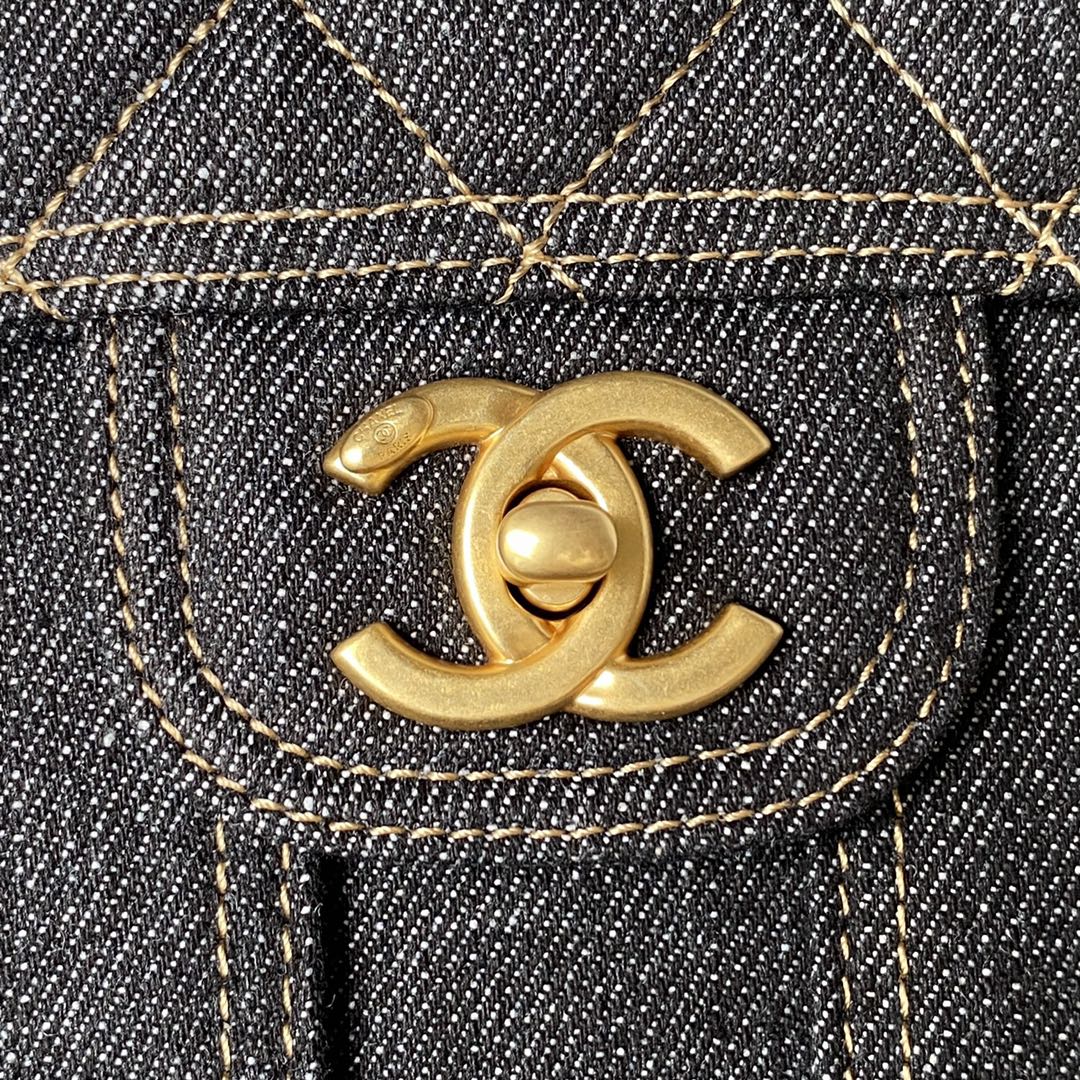 Коллекция Chanel Весна/Лето 2023 - Сумка-клапан 