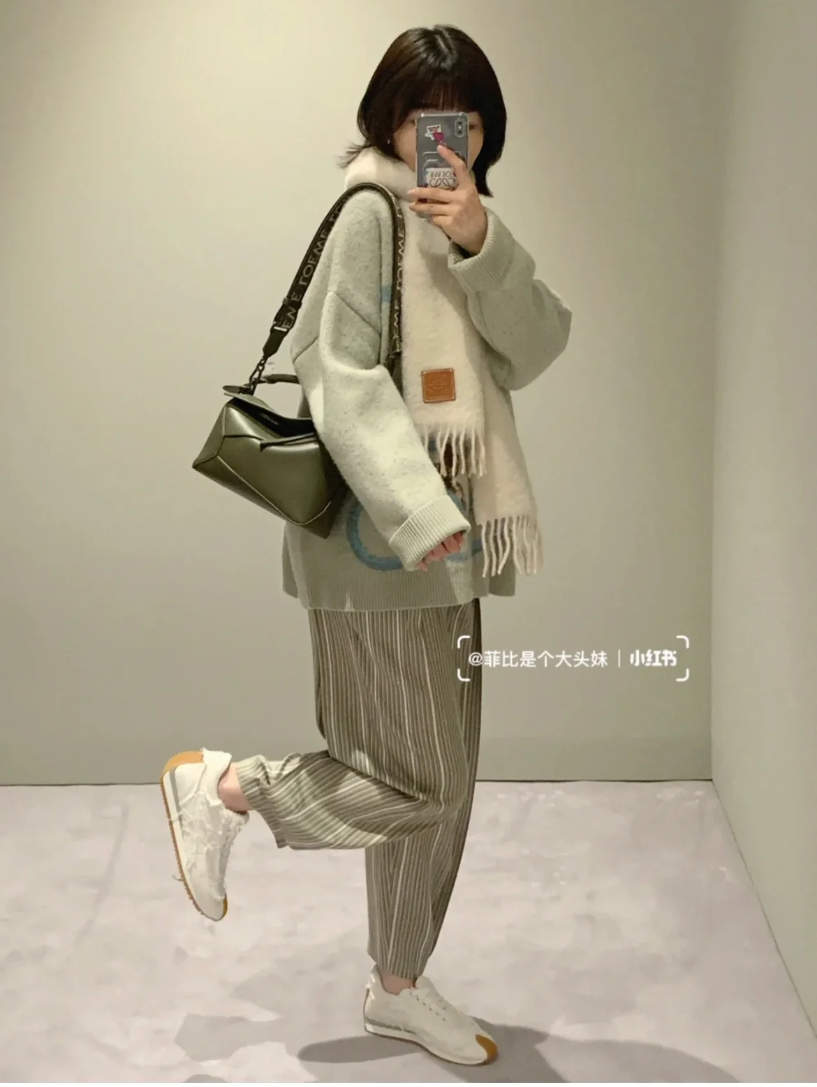 Сумка Loewe Puzzle Geometric с плечевым ремнем в виде буквы — темно-зеленая.