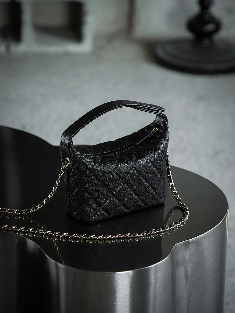 Chanel 25c - Средняя длина, телячья кожа - Сумка для ланча - Черная с золотой фурнитурой