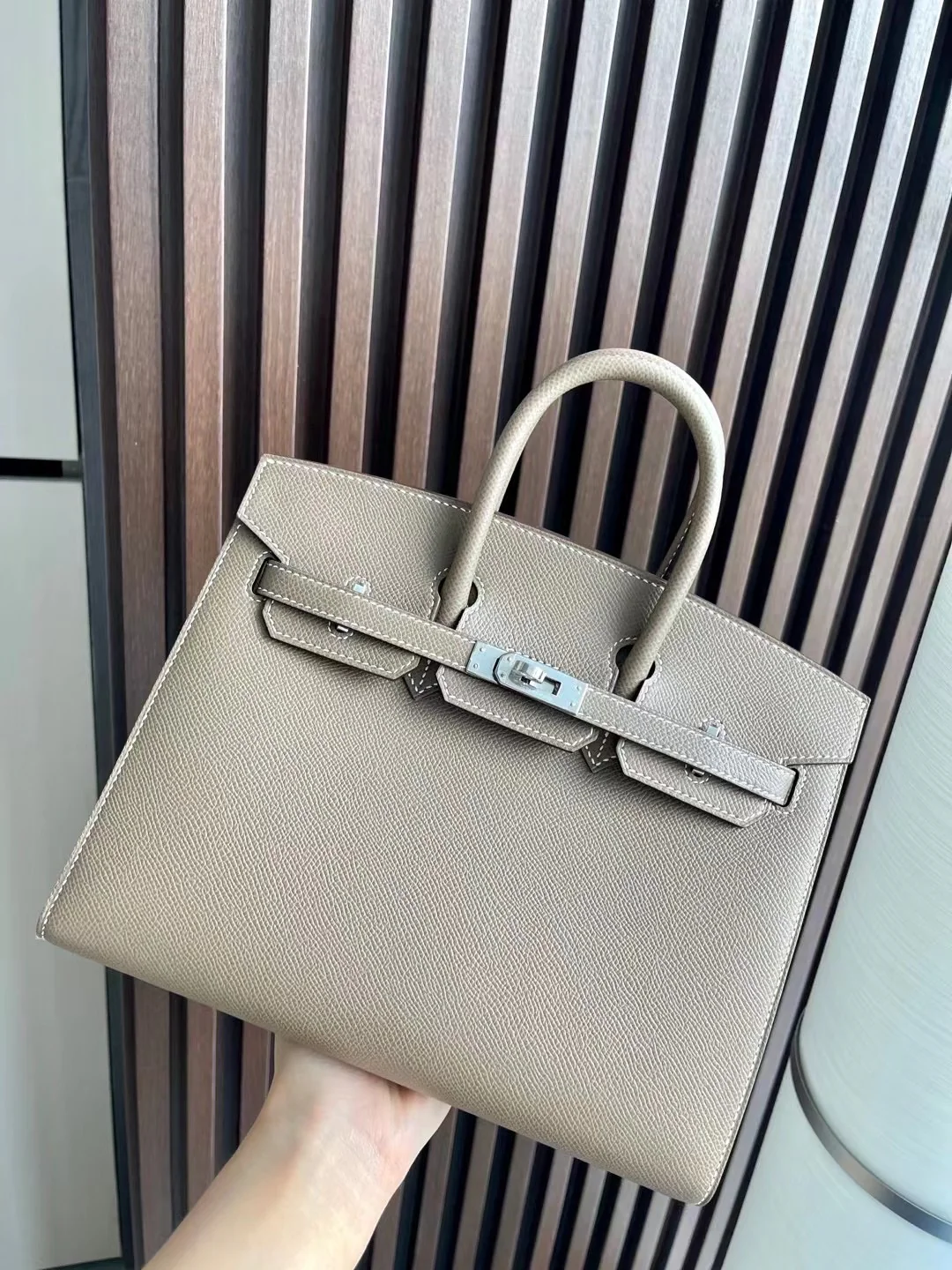 Hermes Birkin 25, цвет ?слоновая кожа?, внешний шов ?эпсом?, гравировка, серебряная пряжка.