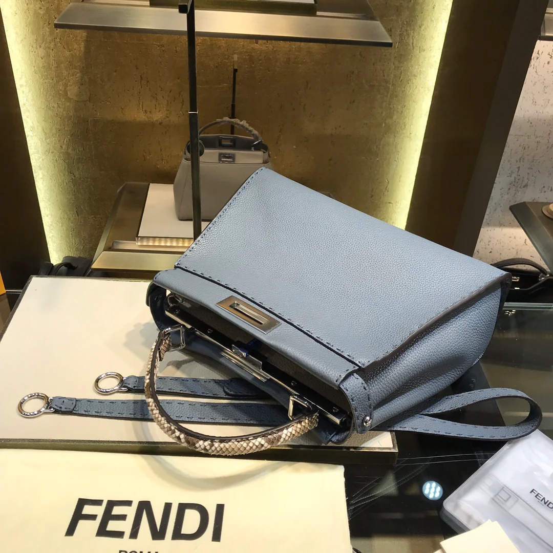 Сумка Fendi Peekaboo Medium Blue из змеиной кожи