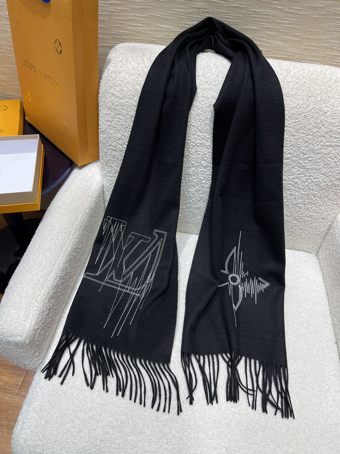 Вышитый шарф LV - 180 см - 35 см - 100% кашемир - черный