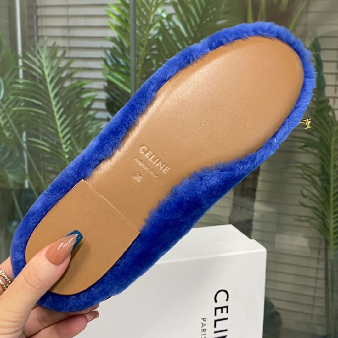 Лоферы Celine 22FW Осень/Зима, новая модель, с подвеской в ??виде Триумфальной арки.