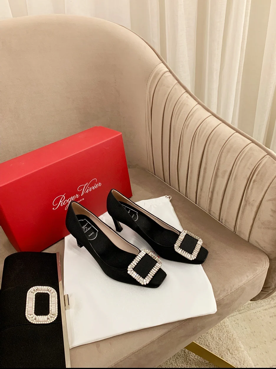 Туфли на банановом каблуке RV-7-5 см - бархатная пряжка со стразами - черные