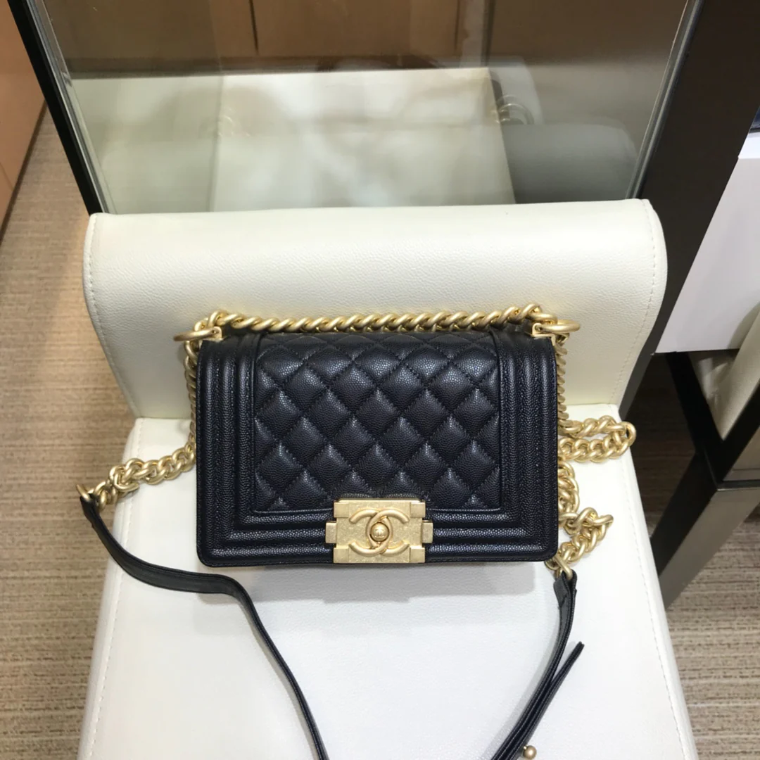 Chanel-boy-20cm-4