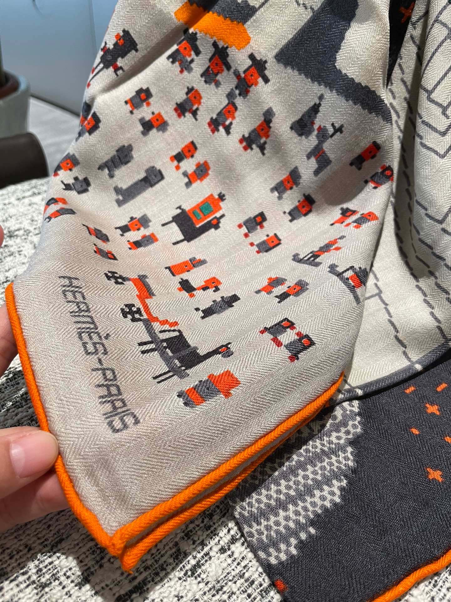 Hermes - Шарф Fu Bao Party - 100 см - 70 - Кашемир - 30 - Шелк