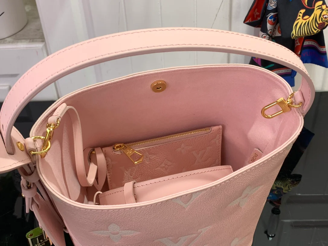 Сумка-ведро LV All-in-Bag из канваса с металлическими деталями - розовая