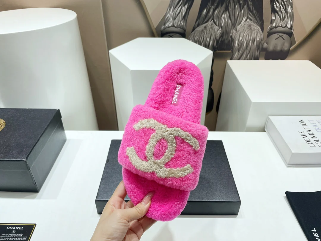 Классические осенние домашние тапочки Chanel 2022 года из овечьей шерсти, бестселлер – розовые.