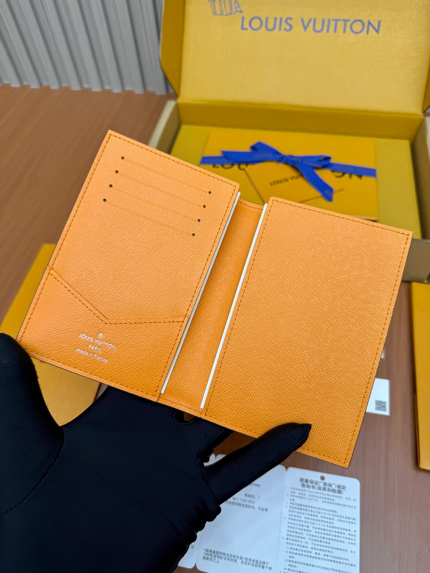 Кошелек для визитных карточек LV-m31050 из цельной стали - оранжевый, с монограммой.